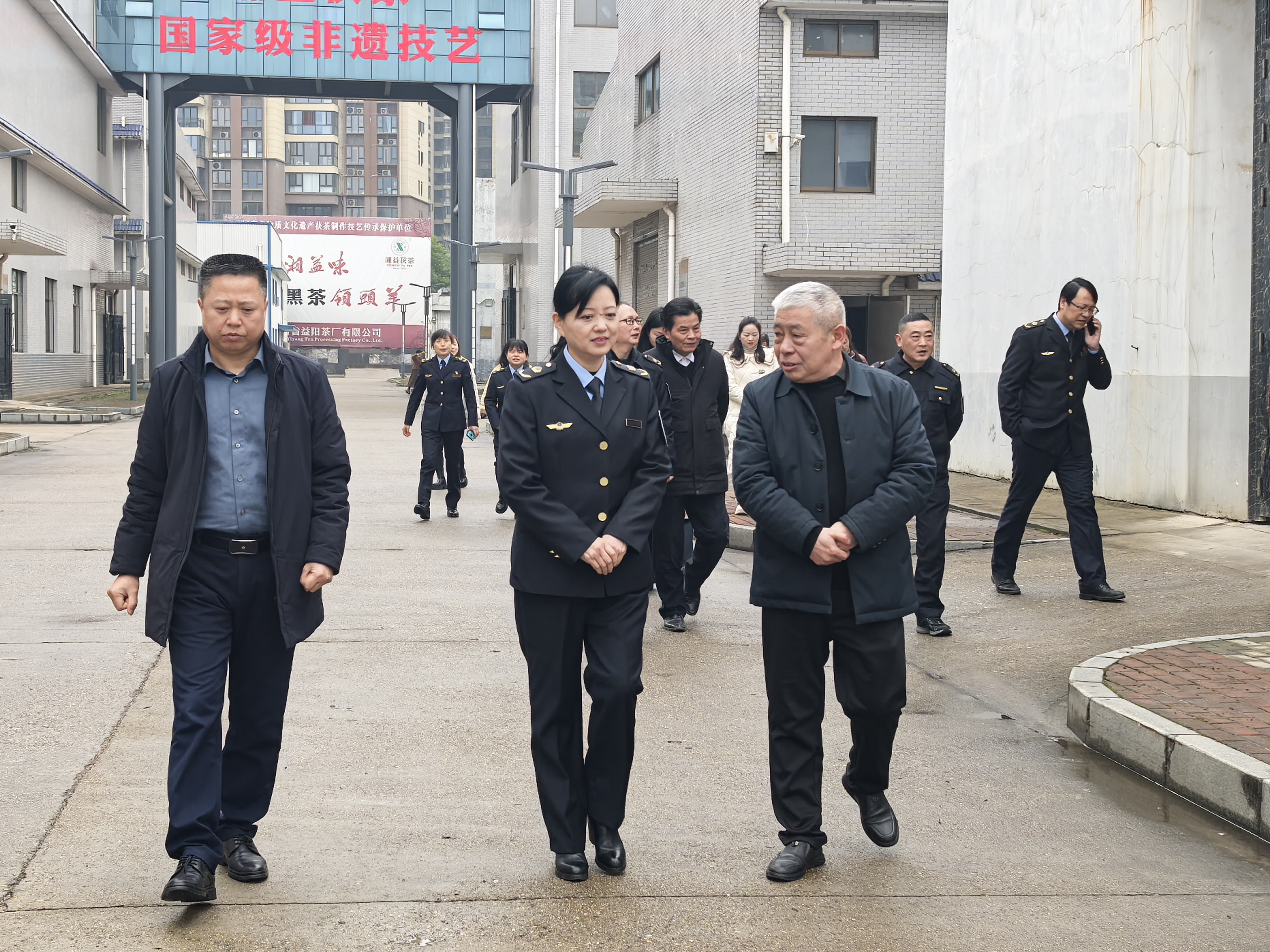 益阳市消保委走进湘益茯茶 见证非遗技艺的品质坚守